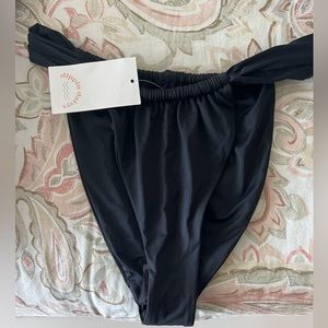 Dippin’ Daisy’s black swim bottom, never worn, size M.